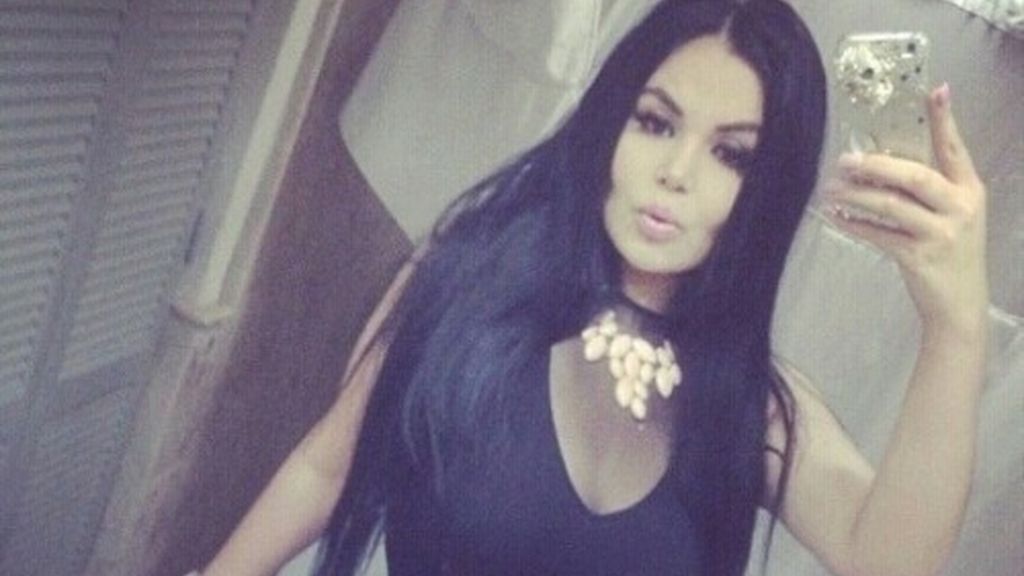 La 'Emperatriz de los Ántrax'revoluciona las redes sociales con su 'selfies'eróticos