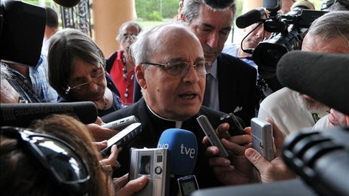 En la imagen, el cardenal cubano Jaime Ortega responde el 7 de julio preguntas de los medios. EFE