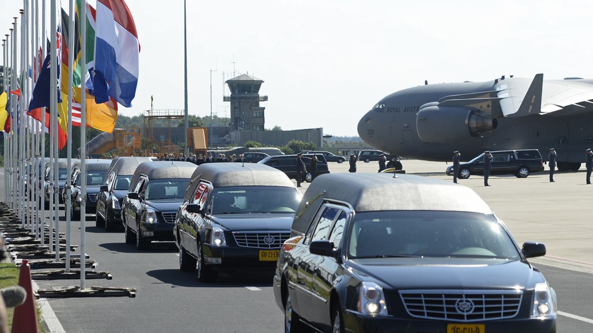 Holanda recibe con honores militares los cadáveres del MH17