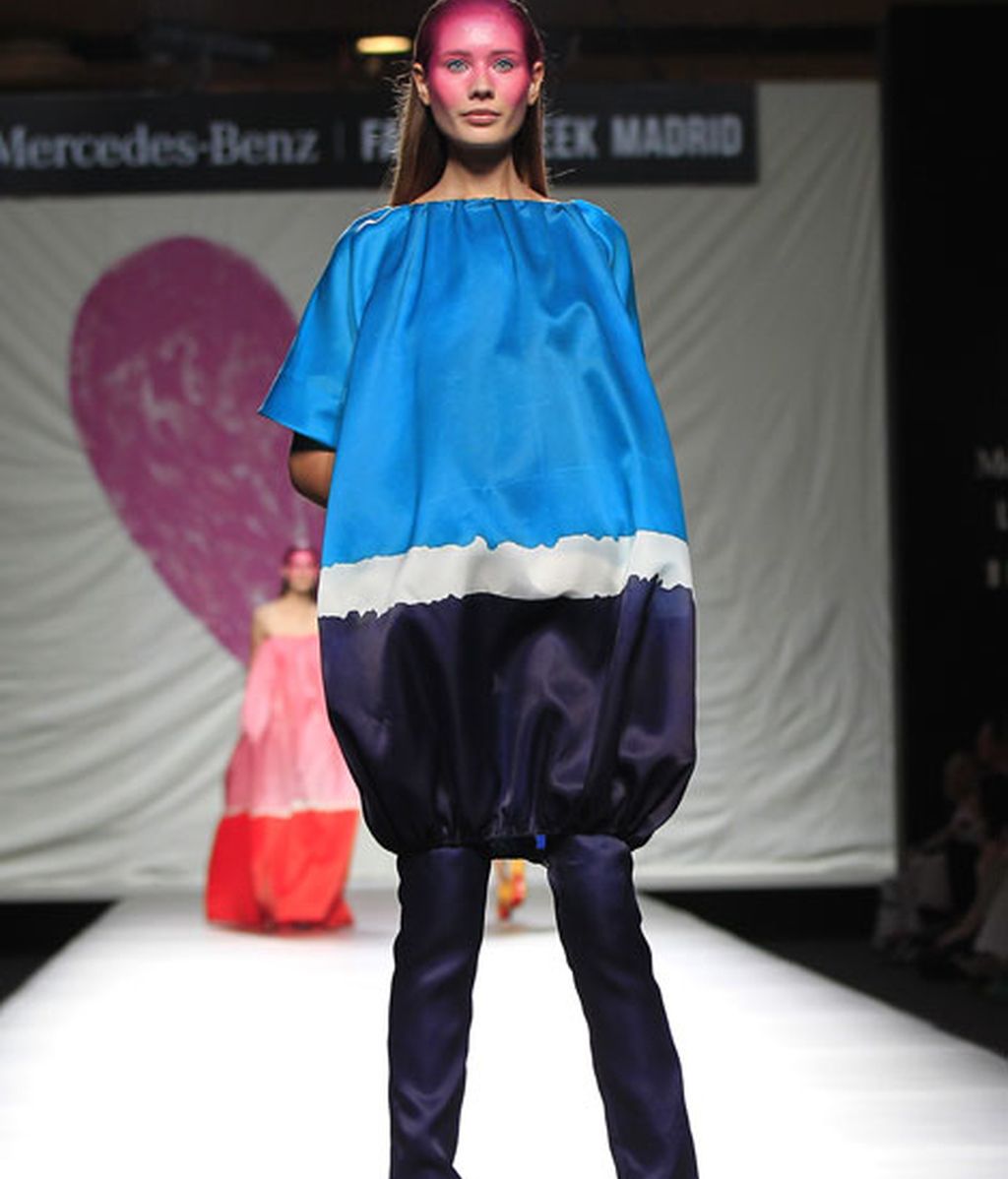 Ágata vuelve a jugar con el color