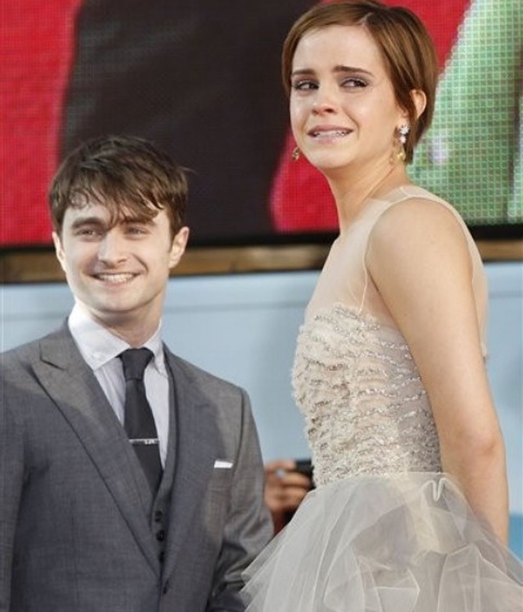 Emma Watson llora, emocionada, al llegar a la première