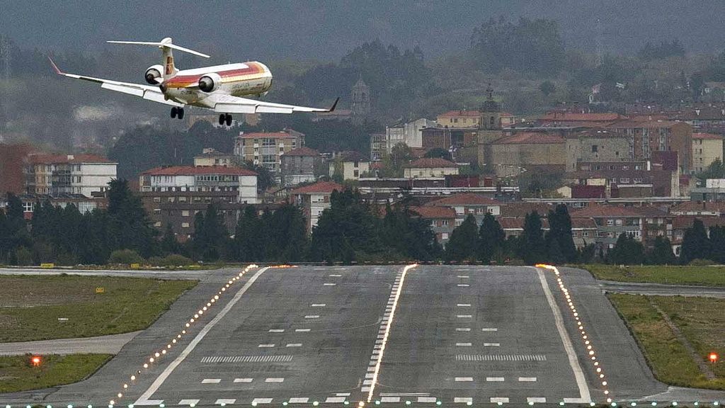 El viento dificulta los despegues y aterrizajes en el aeropuerto de Vitoria