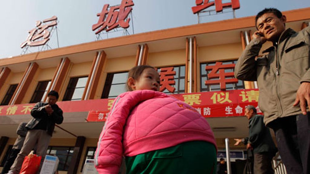 Padece una enfermedad que hincha su abdomen hasta límites extremos