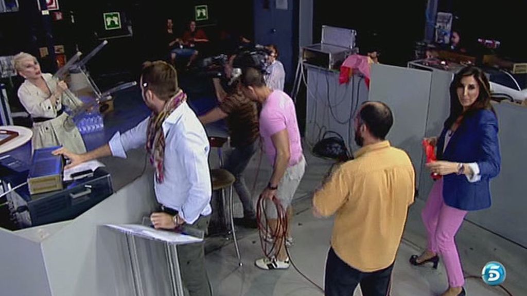 Una mascarilla usada, motivo de discordia entre colaboradora y presentadora