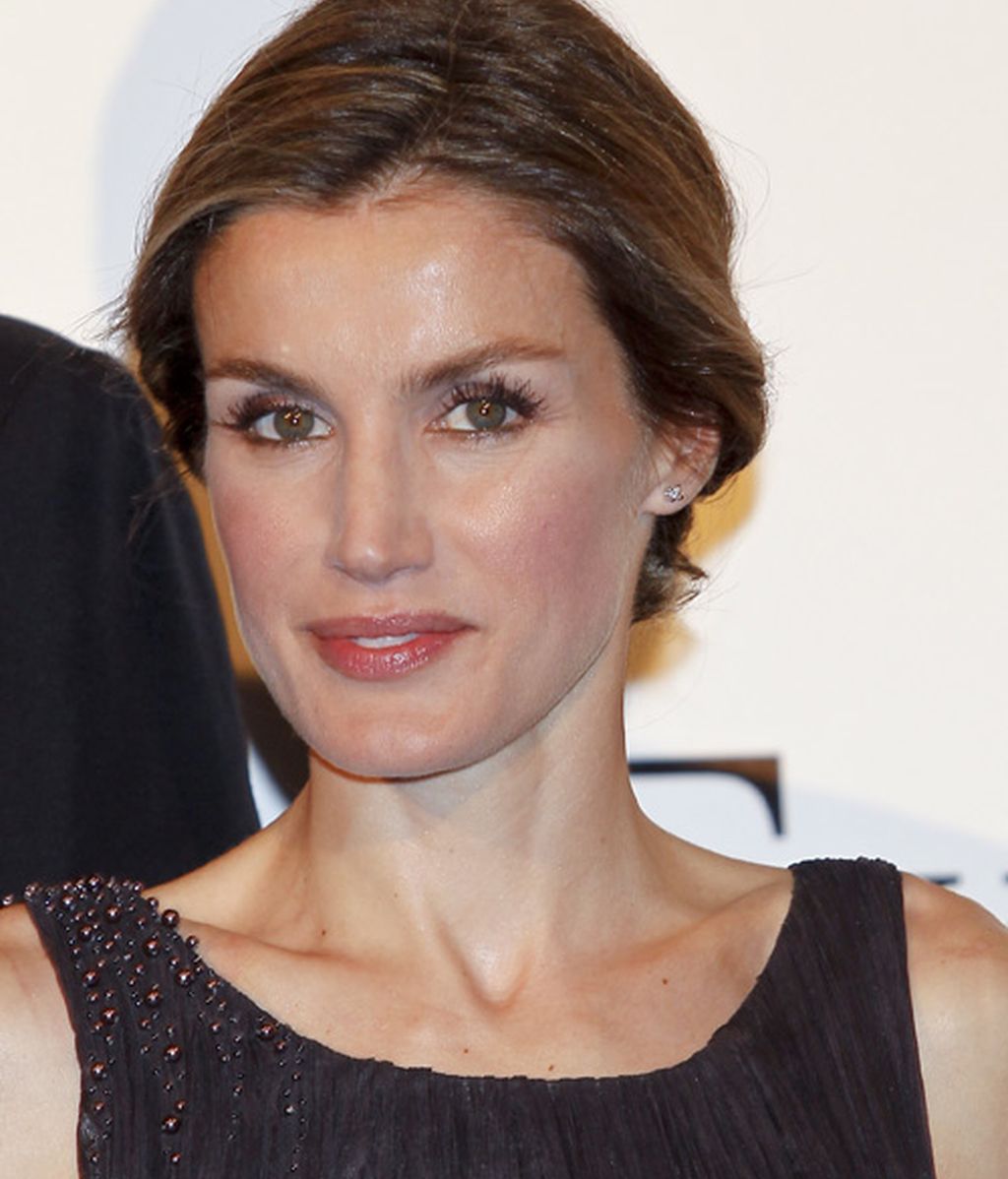 Letizia Ortiz se viste de noche y realza su busto como nunca