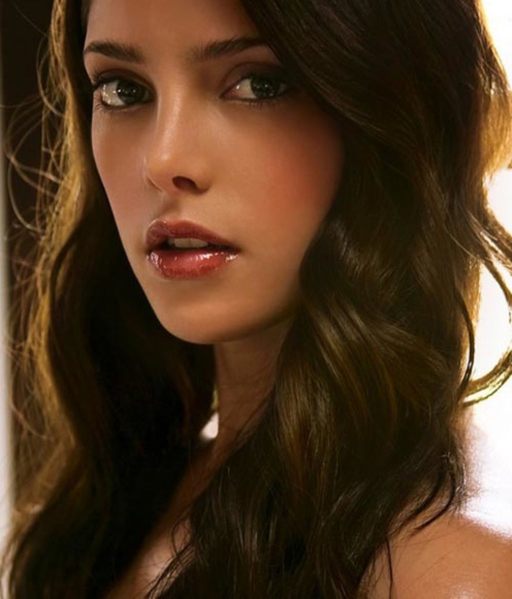 Ashley Greene (Alice)