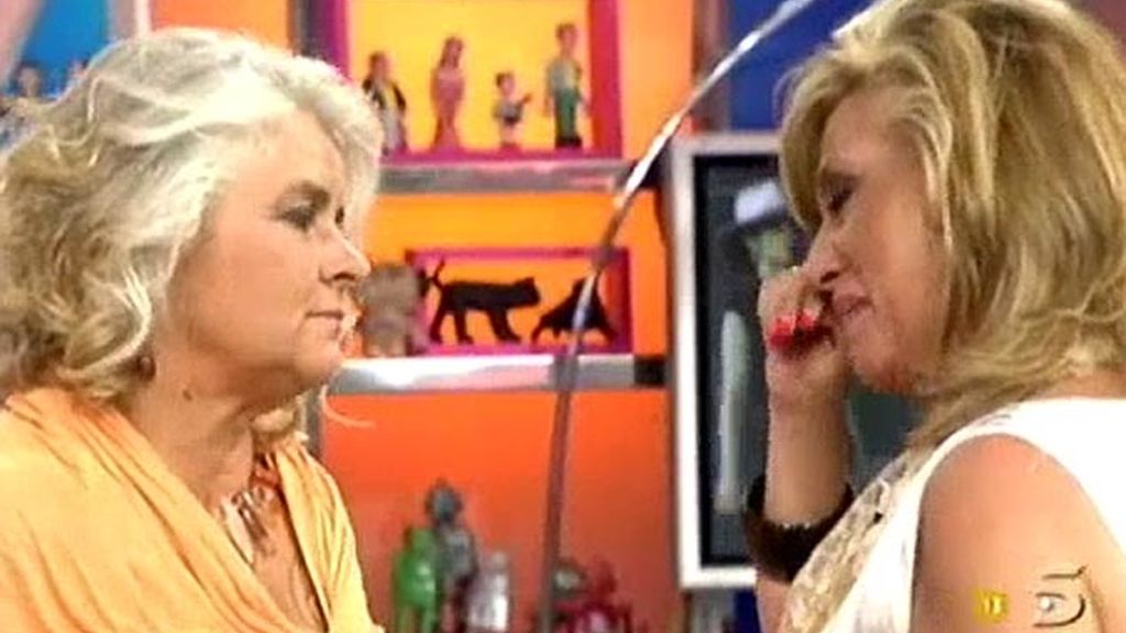 El emotivo abrazo de Lydia Lozano y Taryn Power, tía de Ylenia Carrisi