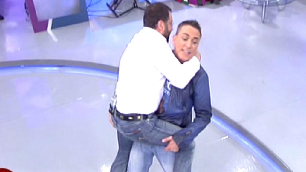 El equipo se desmadra analizando el encuentro de Alesandro y Noemí