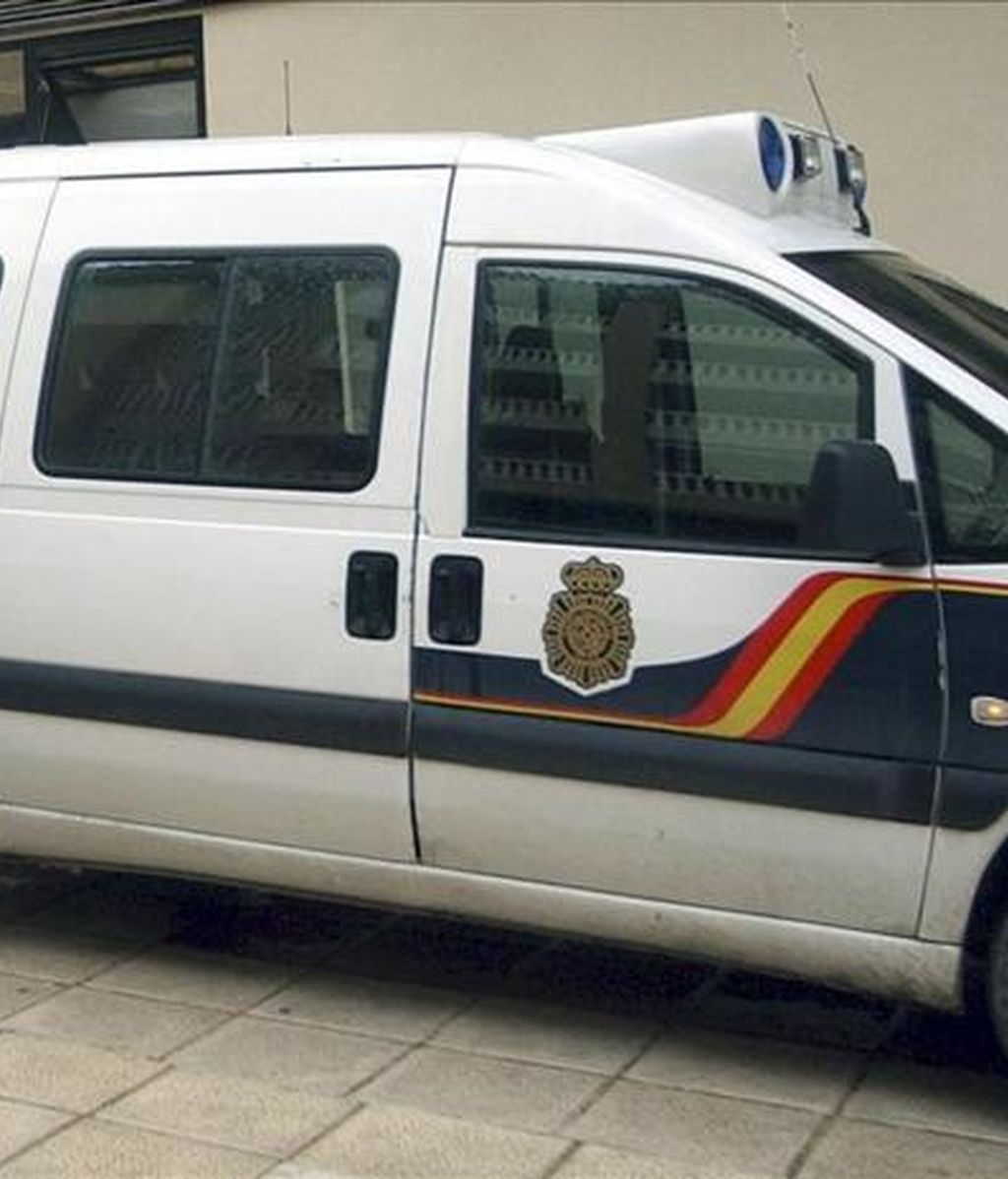 Un coche de la Policía en un suceso. EFE/Archivo Un coche de la Policía en un suceso. EFE/Archivo