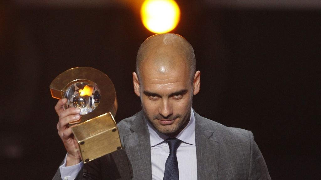 Guardiola recoge su galardon