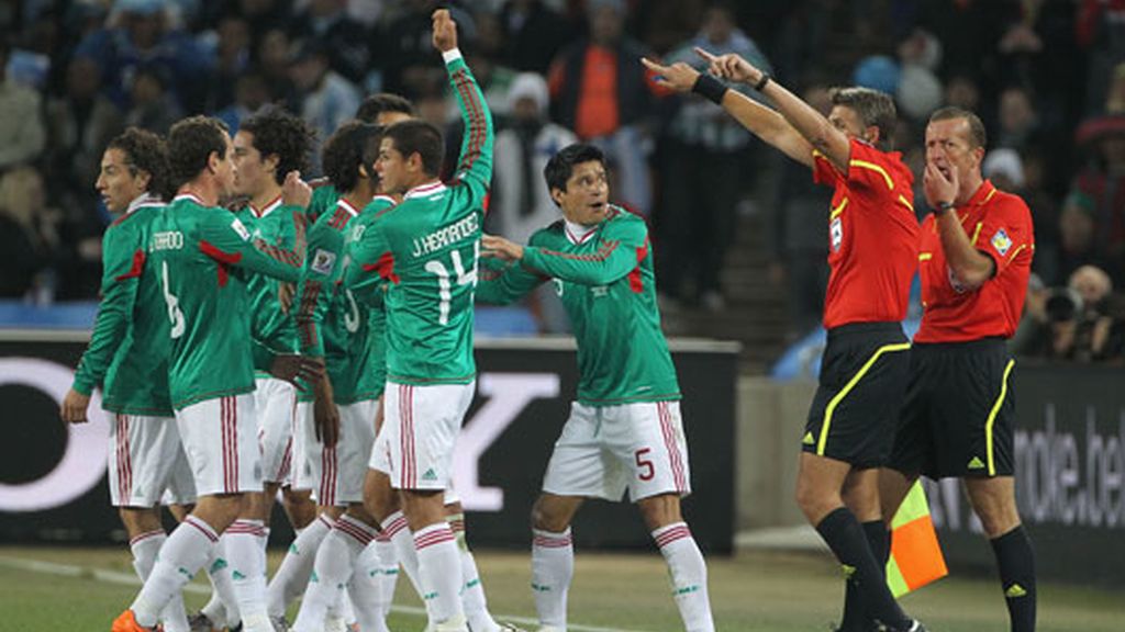 gol en claro fuera de juego de tévez (Argentina 3-1 México)