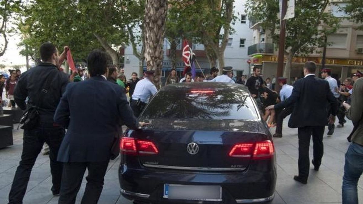 Atacan el coche de Montoro en Barcelona