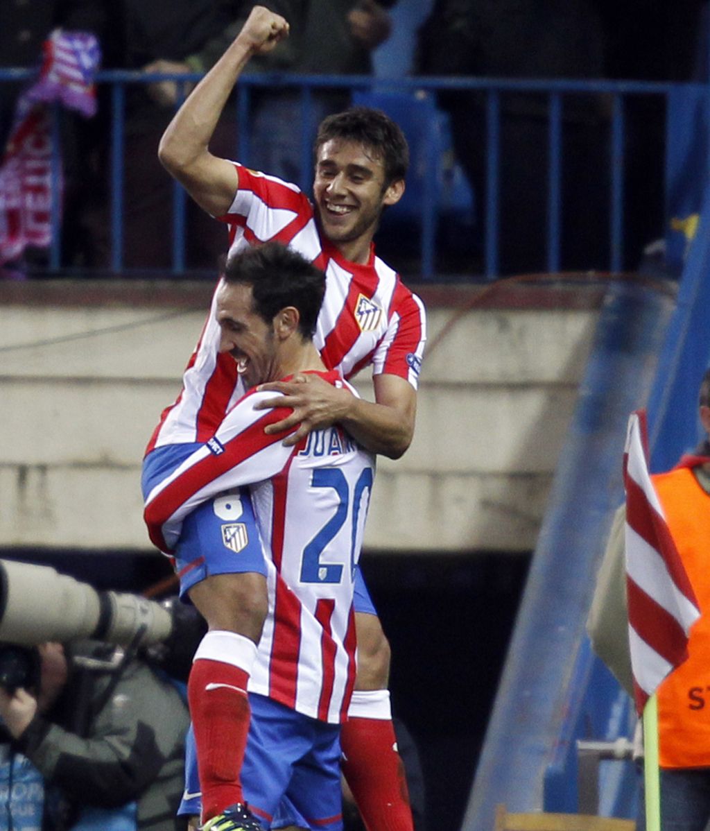 Salvio celebra su segundo gol con JuanFran al Besikitas