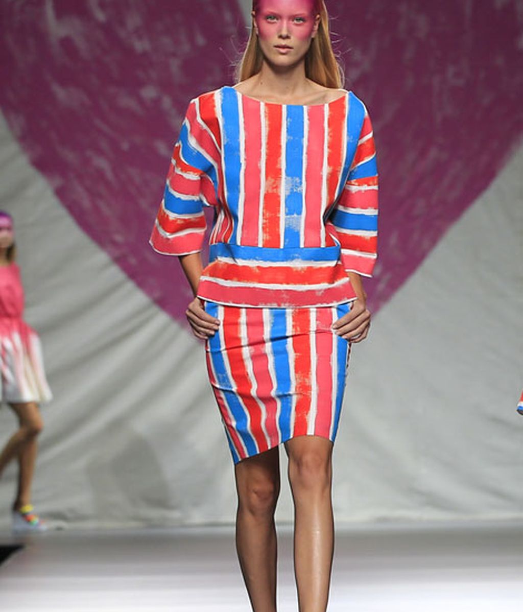 Ágata vuelve a jugar con el color