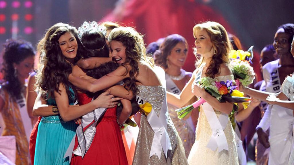 Coronada reina de la belleza