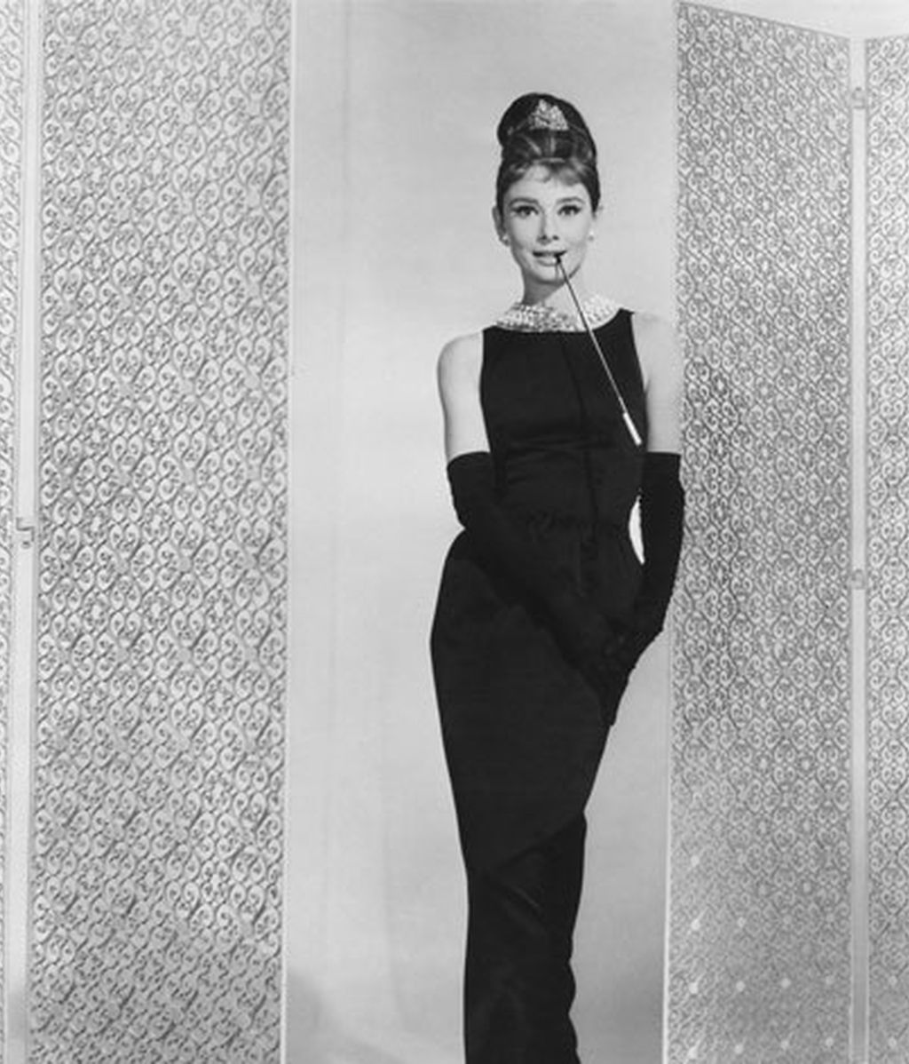 Audrey Hepburn y su inolvidable vestido de Givenchy en "Trajes de Hollywood"