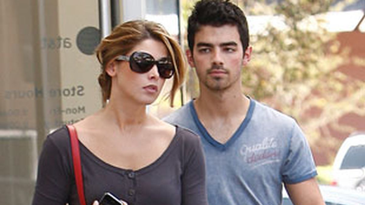 Ashley Greene y Joe Jonas juntos en Los Ángeles a comienzos de agosto. Foto: Gtres