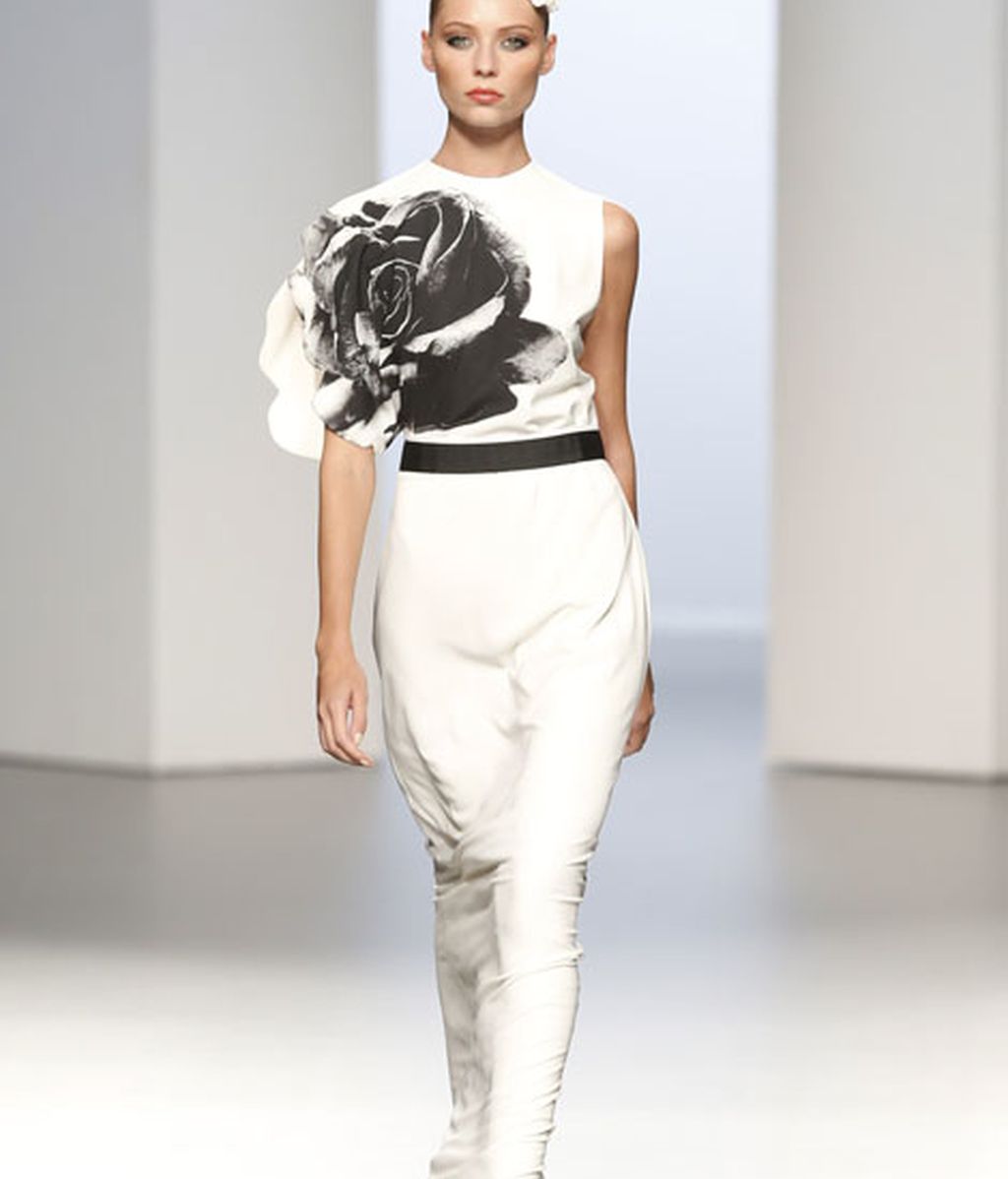 Contención de volúmenes y apuesta por líneas rectas