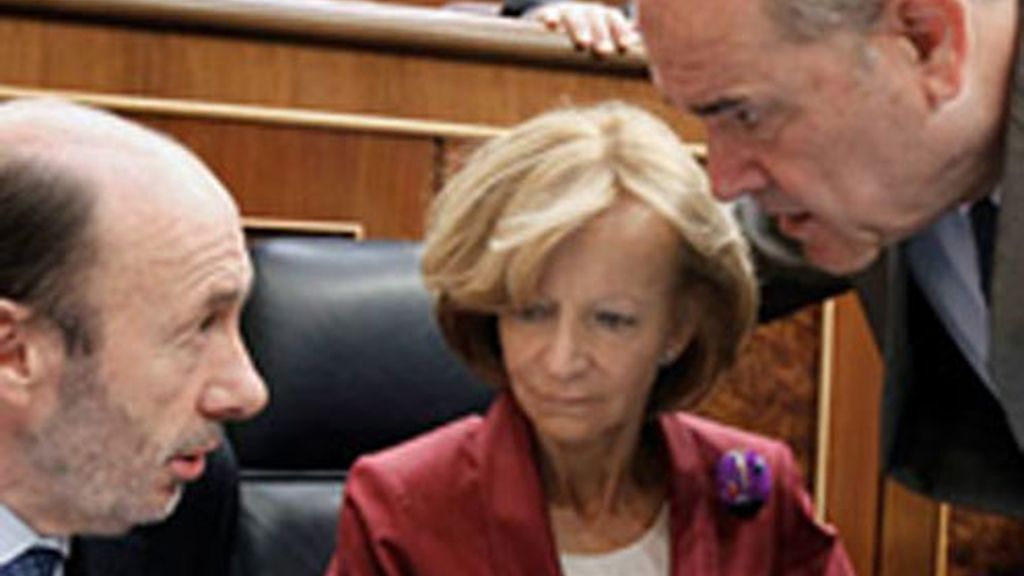 Salgado ha defendido la reforma de la negociación colectiva en el Congreso.