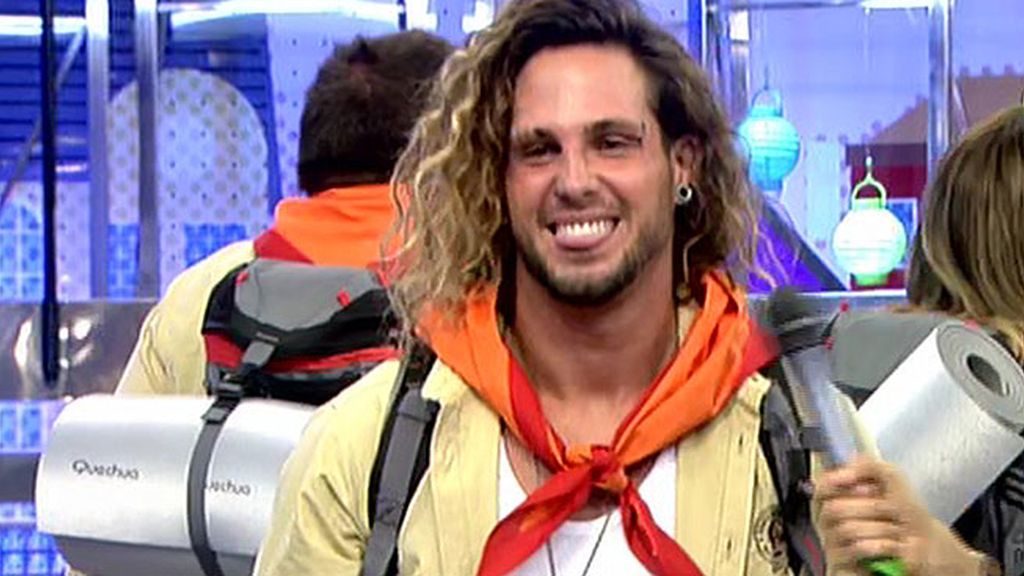 Los scouts visitan 'Sálvame' antes de emprender su camino al campamento