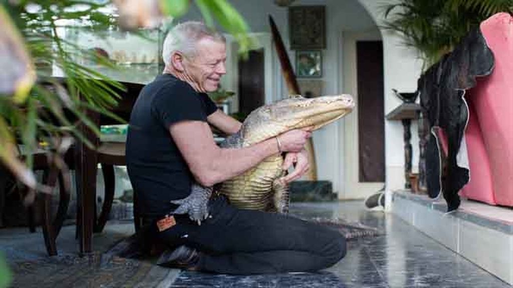 Un hombre francés convive con 600 animales