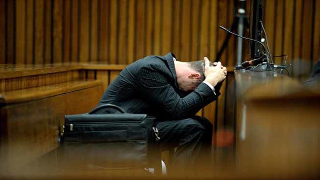 Pistorius vomita ante el tribunal que le juzga