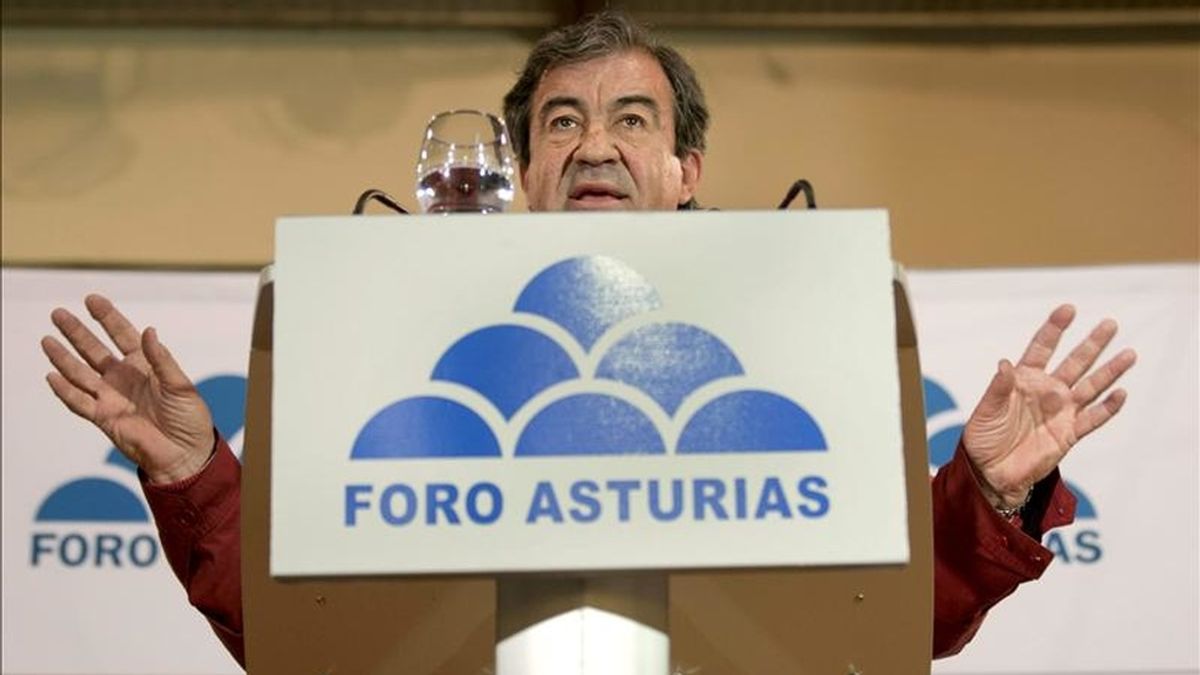 Fotografía de archivo del líder del partido Foro Asturias, Francisco Álvarez Cascos, tomada el 14/05/2011 durante un mítin en la localidad asturiana de Posada de Llanera. EFE