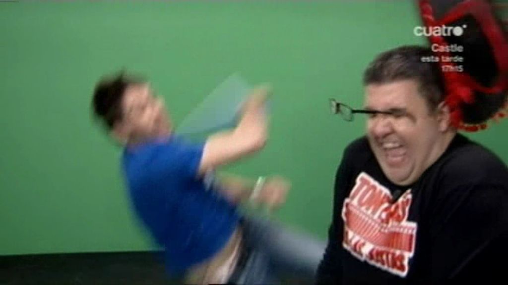 Dani le hace una herida en la ceja a Flo