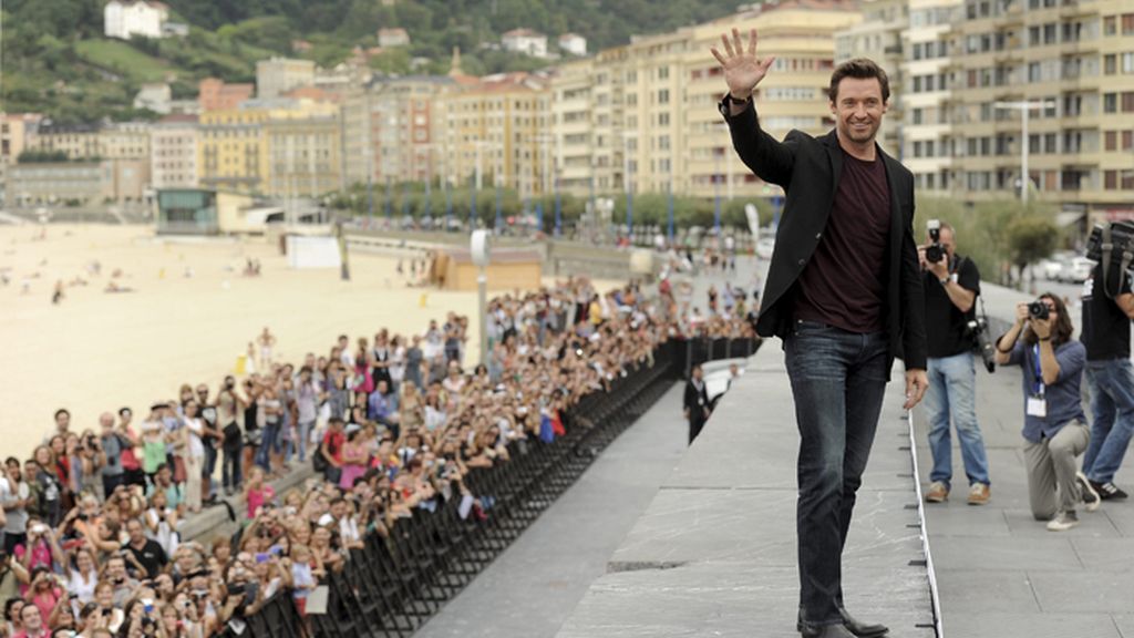 El actor Hugh Jackman desata la locura de sus seguidores en San Sebastián