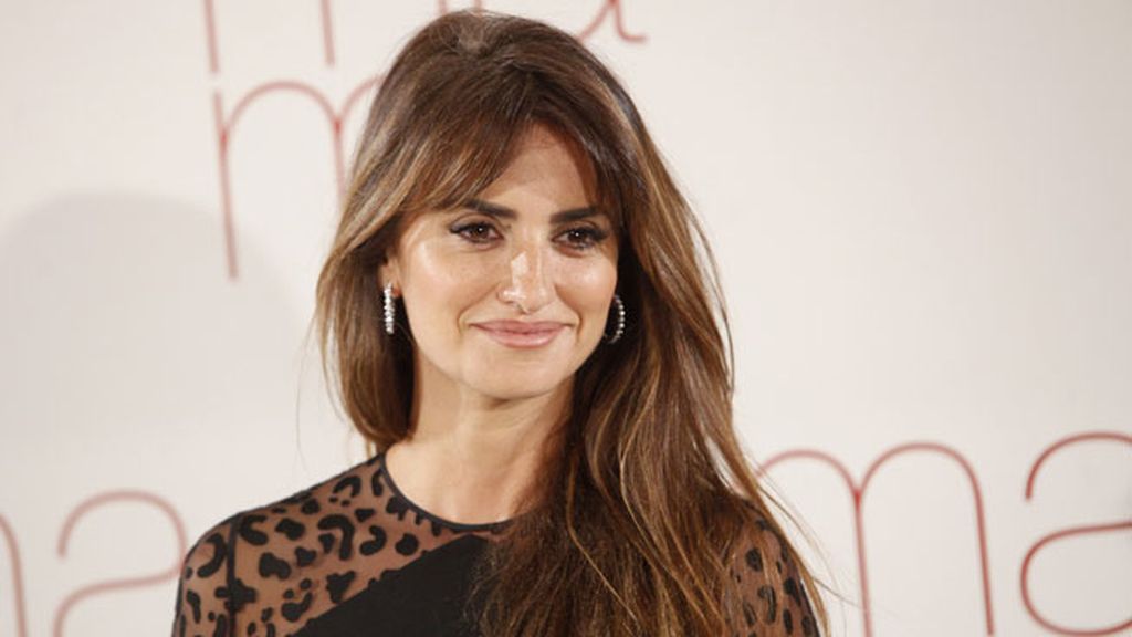 Intepreta a una enferma de cáncer y también produce el film