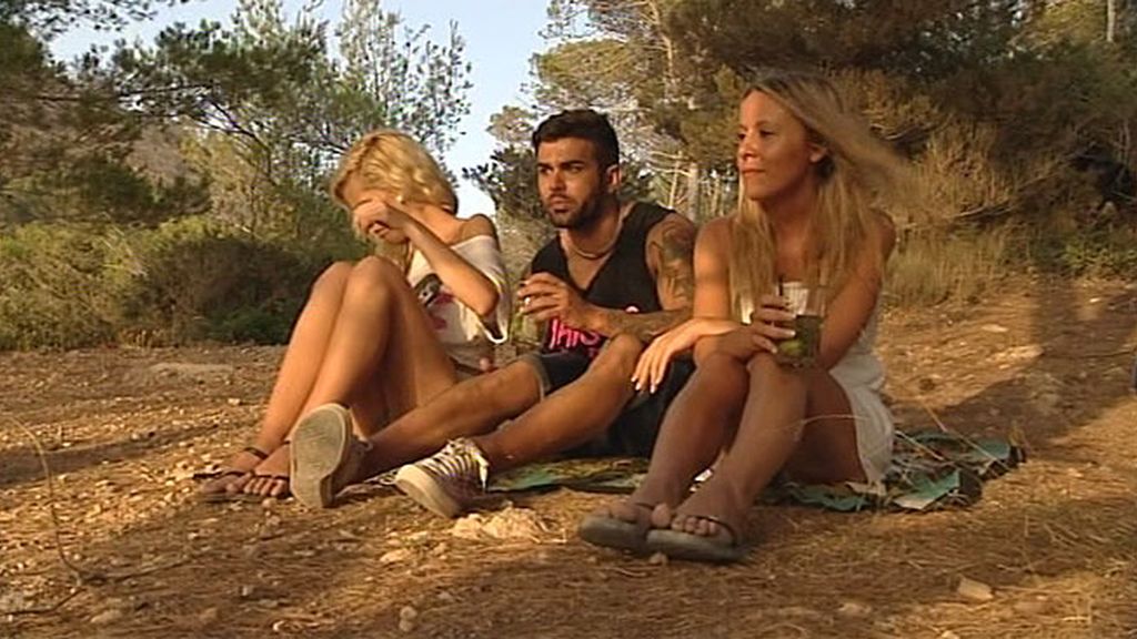 Tras una intensa noche Javi provoca la ira de Sara