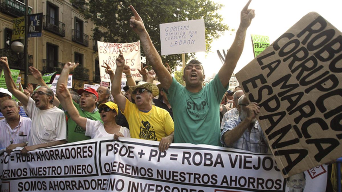 Protesta por el 'caso Bárcenas' ante la sede nacional del PP