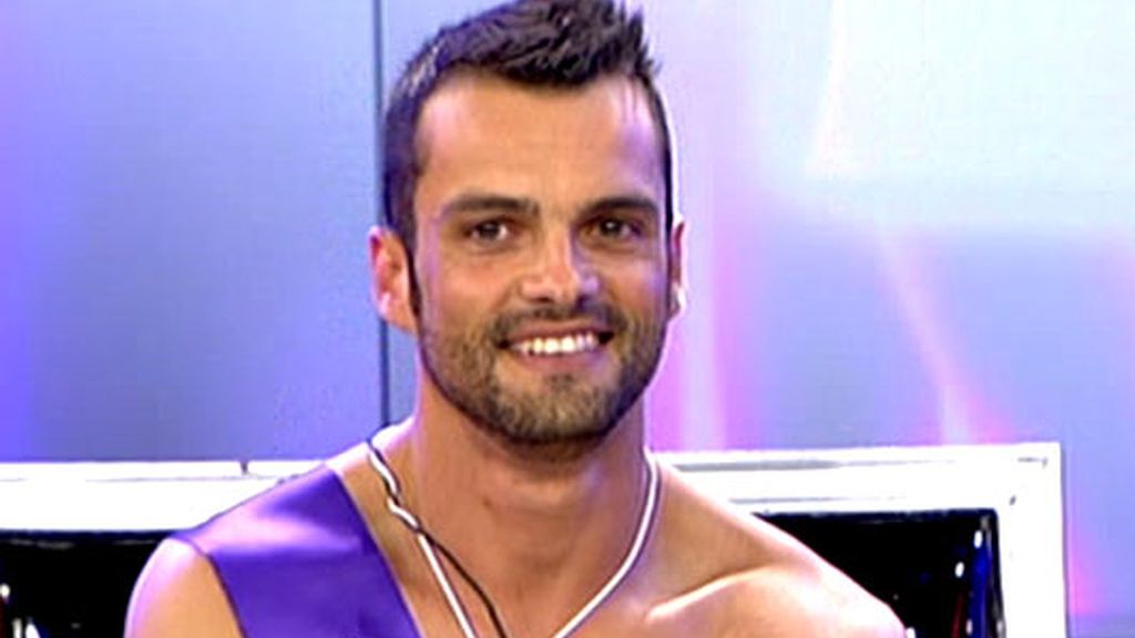 Mr Gay España 2010, Israel Acevedo, visita el 'Deluxe' con Rosa Benito