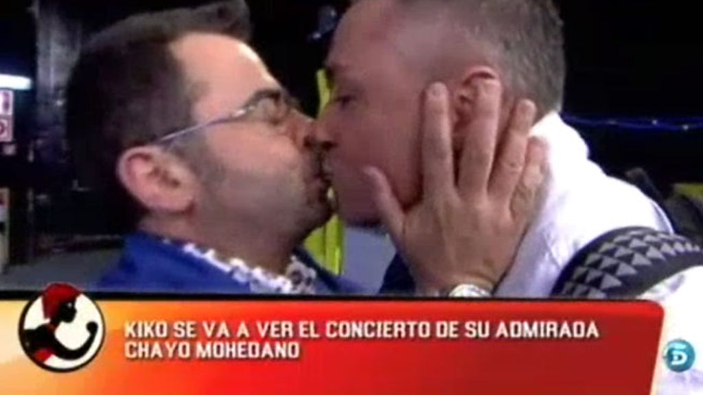 Beso Jorge Javier y Kiko Hernández