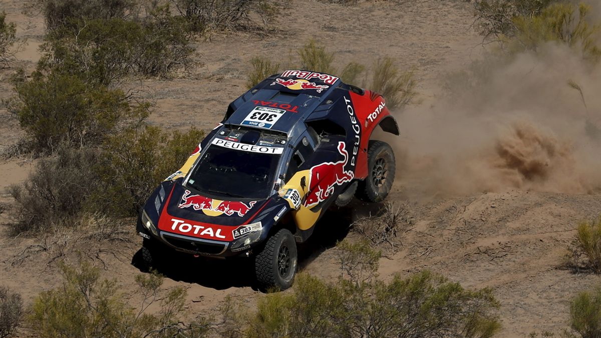 Carlos Sainz gana la novena etapa y se pone líder del Dakar