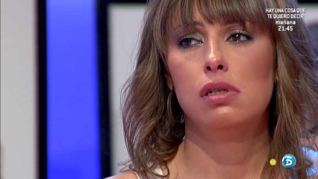 Ari tampoco logra contener las lágrimas