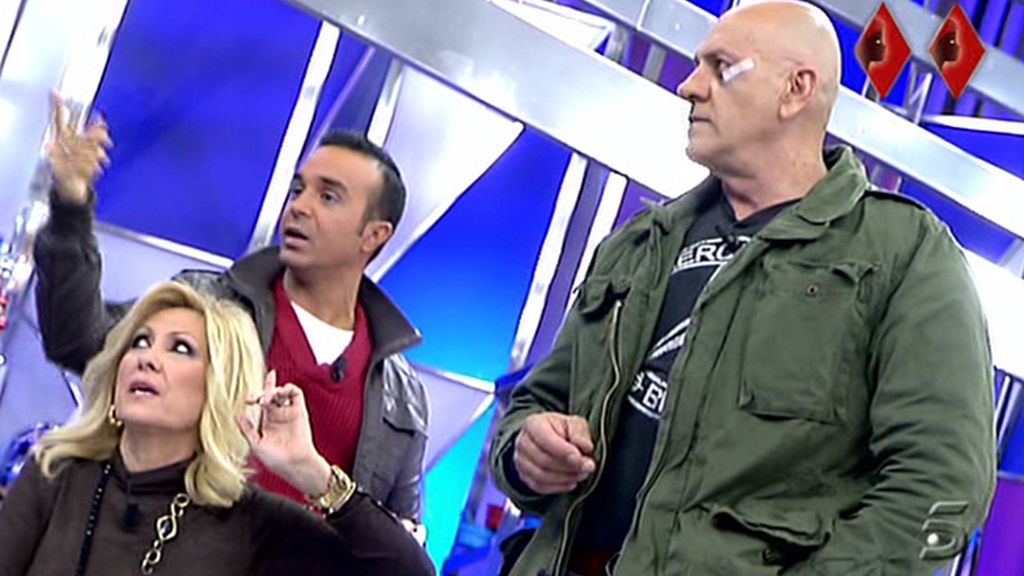 Jorge Javier Vázquez le quita las gafas de sol a Kiko Matamoros