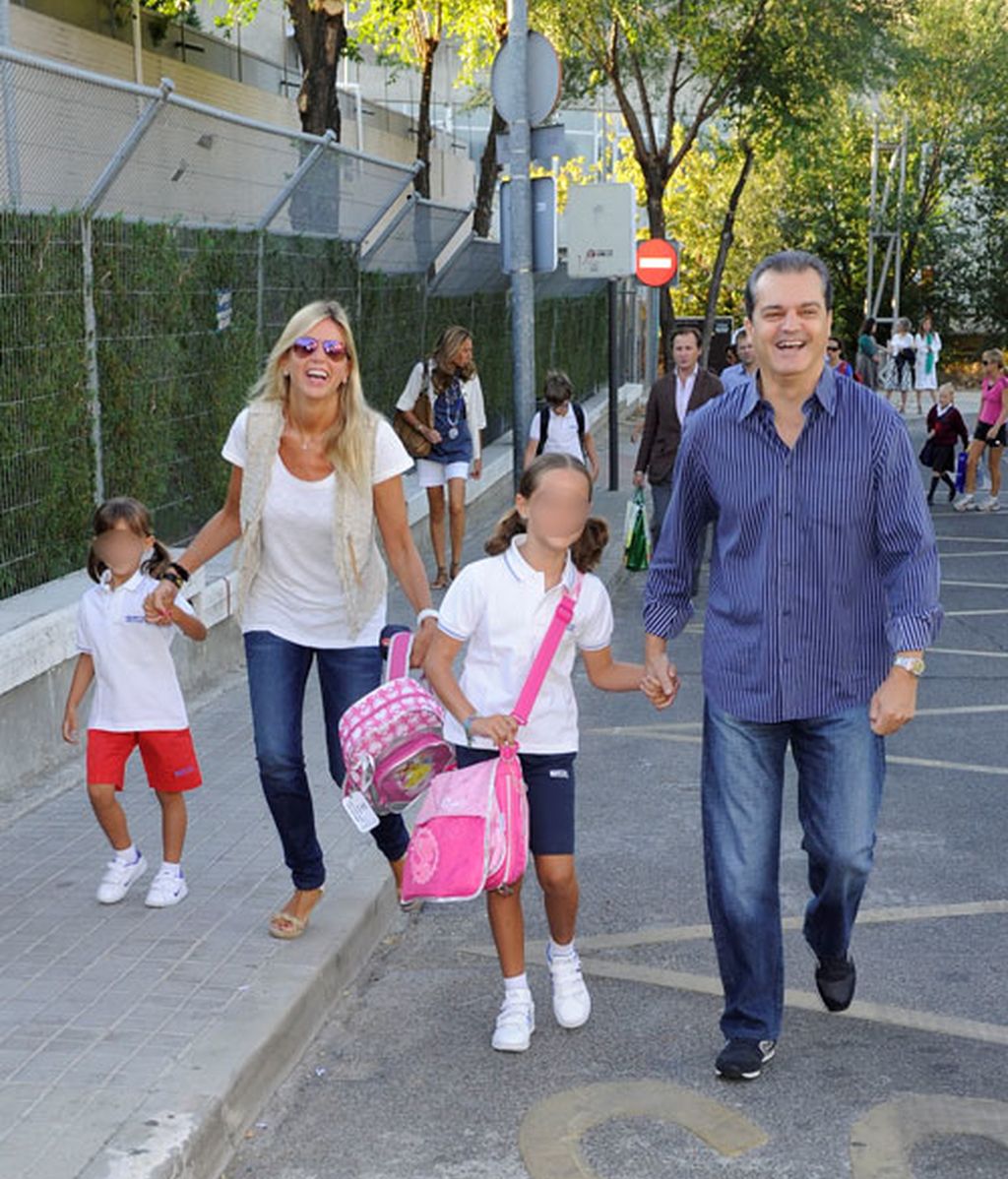 Formas de llevar los libros al cole, según los hijos de los famosos