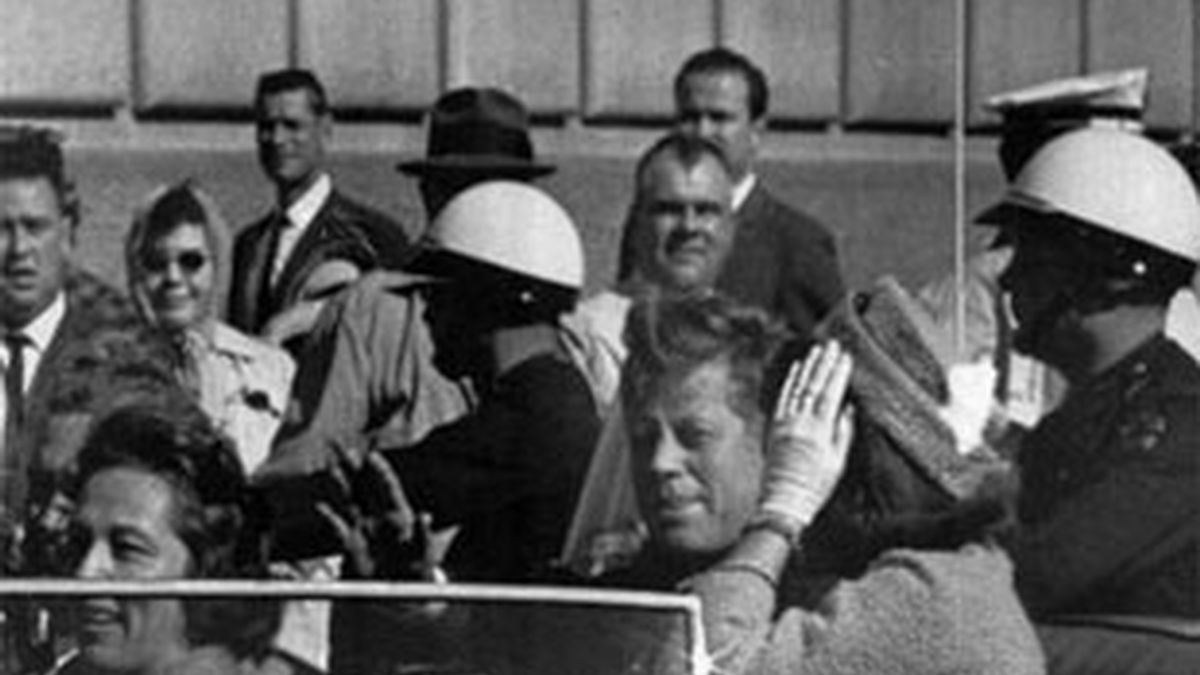 Imagen de archivo del presidente de los EEUU, John F. Kennedy, el día de su asesinato. Foto: AP.