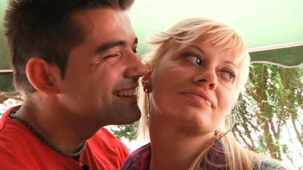 ¡Jonathan y Elisabeth se besan delante de Rebeca!