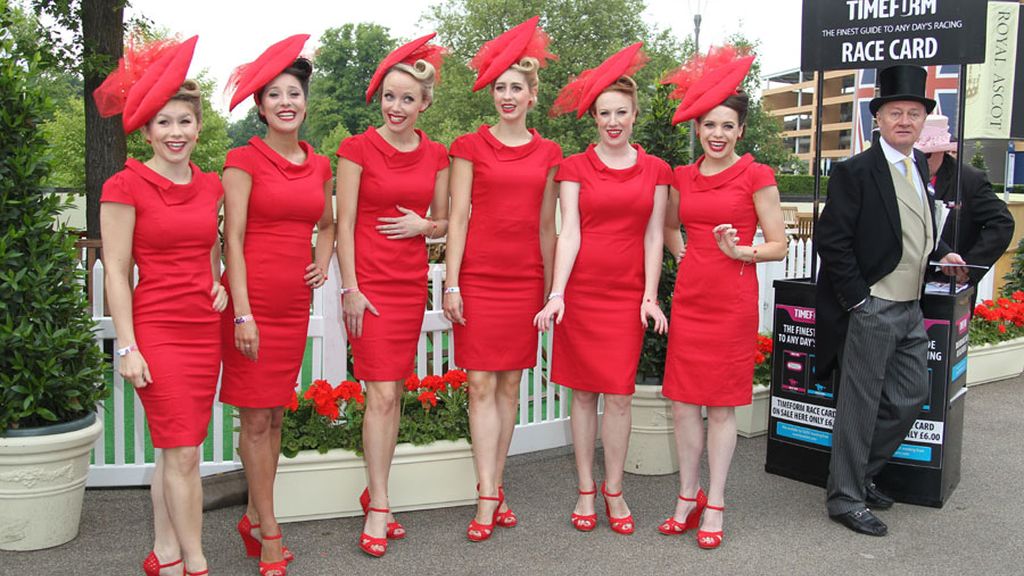 Sombreros, caballos y extravagancia en la cita de Ascot