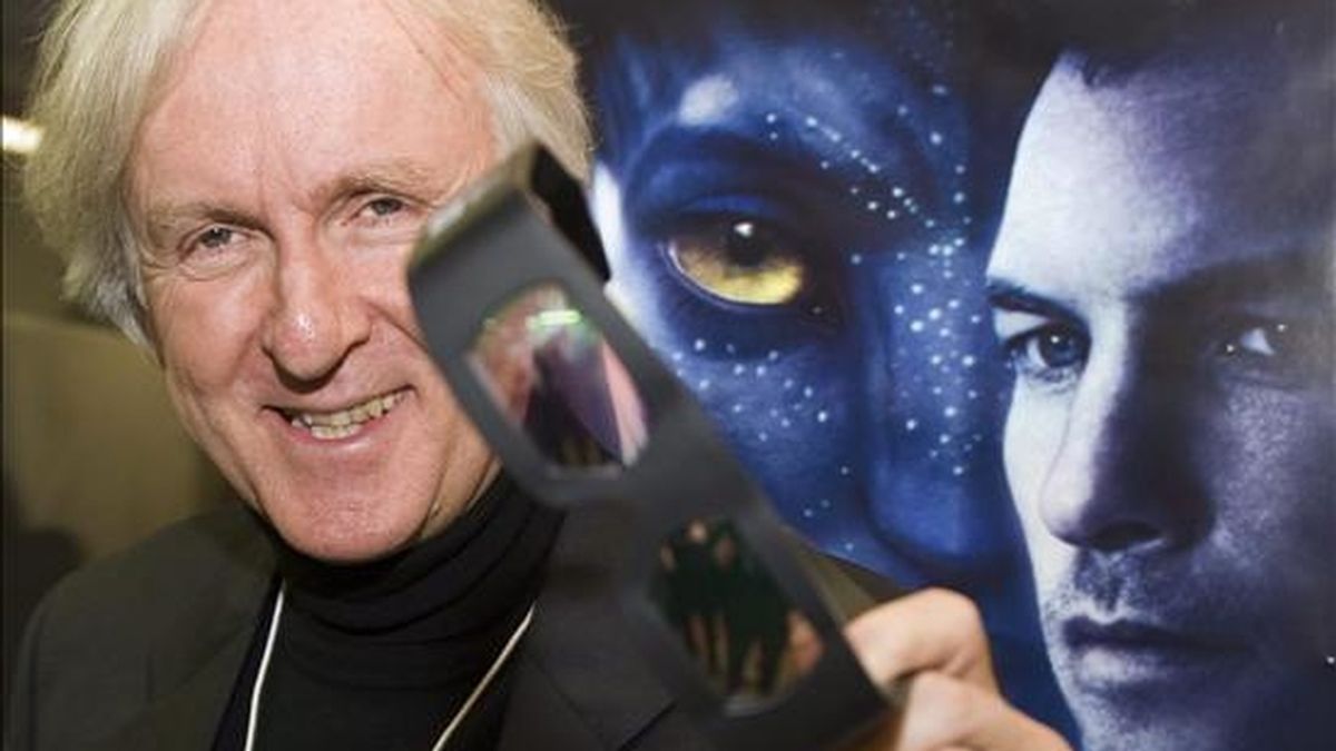 Fotografía del pasado 28 de enero en la que se registró al director de la cinta Avatar, James Cameron. Avatar registró 16,5 millones de descargas este año a través de la tecnología "bit torrent", un 33% más que en 2009. EFE/Archivo Fotografía del pasado 28 de enero en la que se registró al director de la cinta Avatar, James Cameron. Avatar registró 16,5 millones de descargas este año a través de la tecnología "bit torrent", un 33% más que en 2009. EFE/Archivo