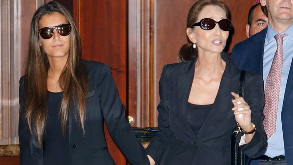 Isabel Preysler y Ana Boyer, de riguroso luto