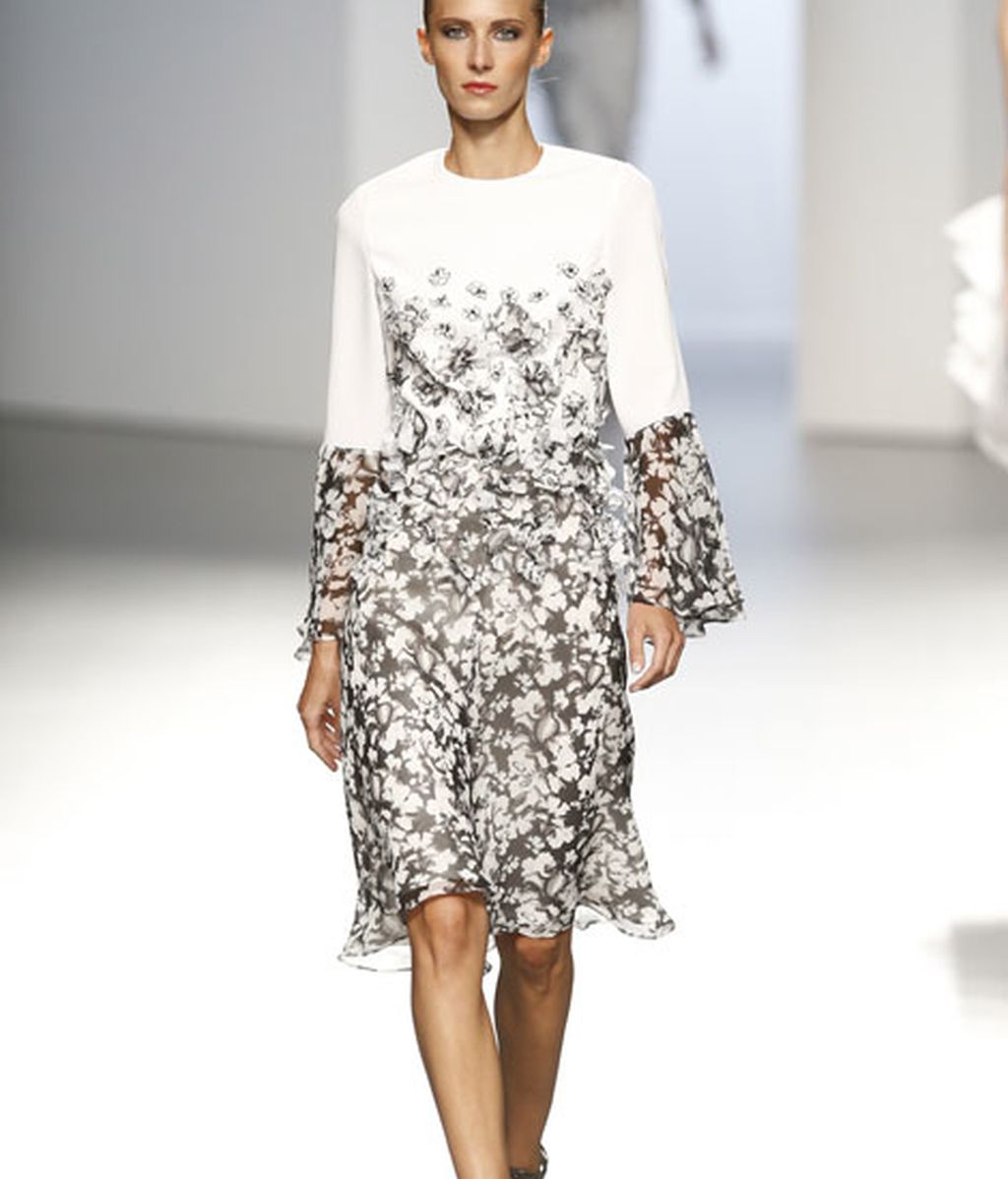 Contención de volúmenes y apuesta por líneas rectas