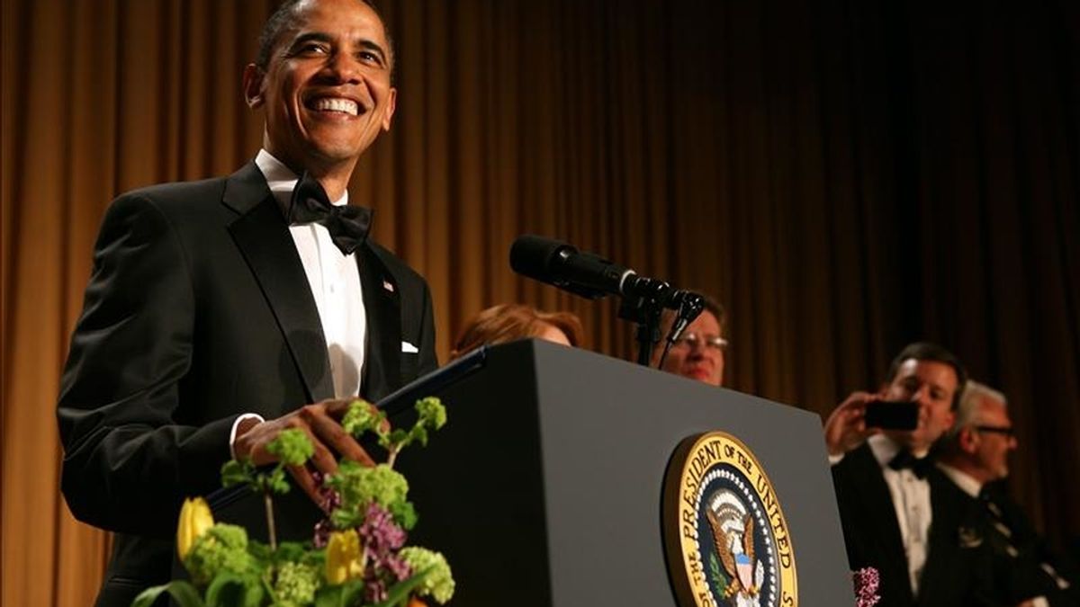 El presidente estadounidense, Barack Obama, habla durante la Cena de la Asociación de Corresponsales de la Casa Blanca 2011 (WHCA, por sus siglas en inglés), en el hotel Hilton de Washington, D.C. (EEUU). EFE