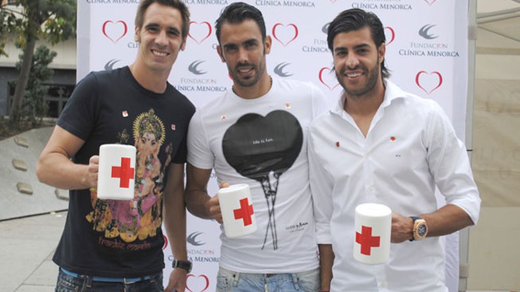 Famosos solidarios en el Día de la Banderita