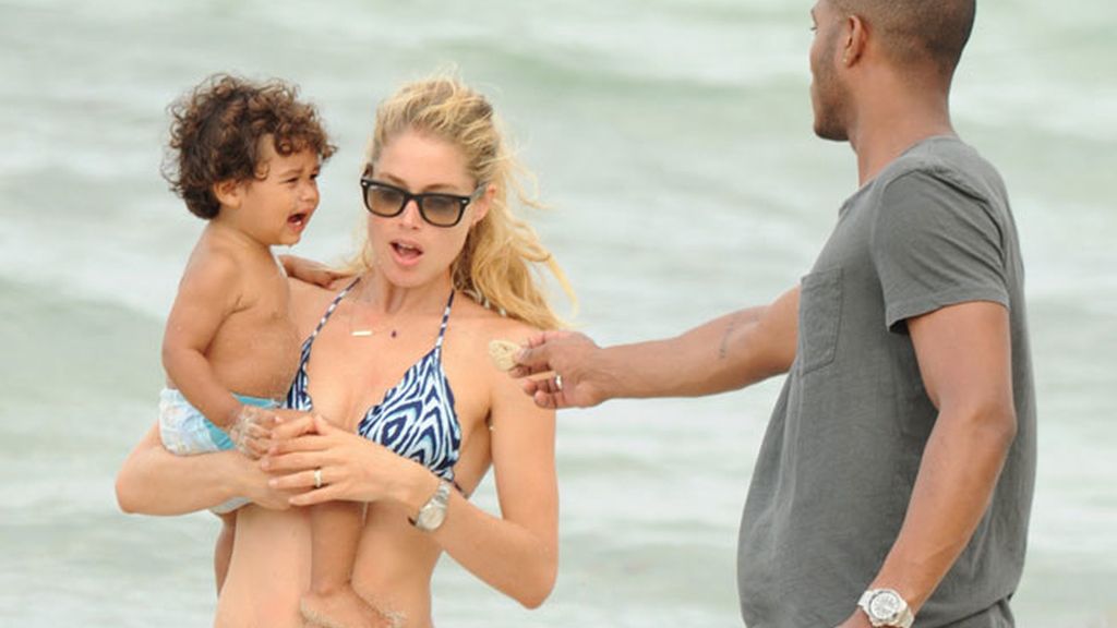 Doutzen Kroes con su hijo Phyllon en Los Ángeles