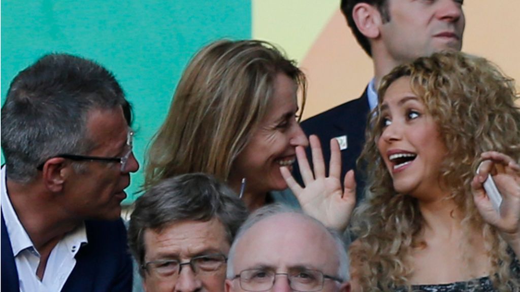 Shakira se va con los suegros a ver a Piqué