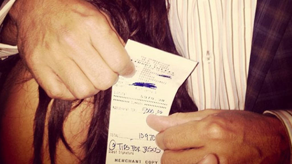 Un cliente generoso deja miles de dólares en propinas