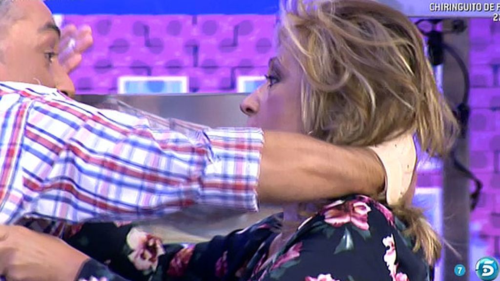 Lydia Lozano acaba llena de crema